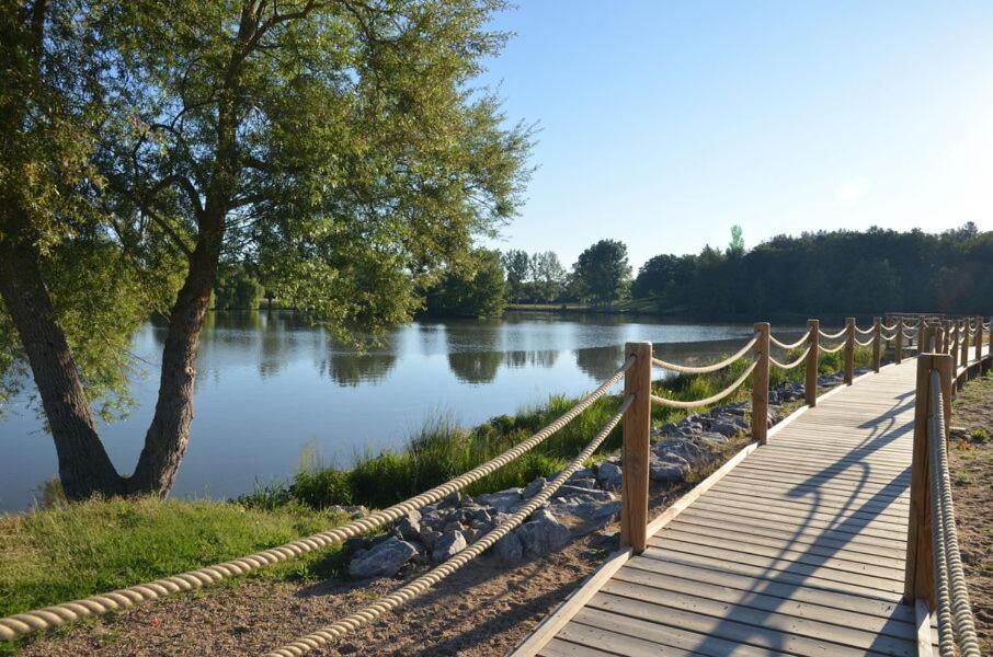 Bel Appartement En Coeur De Ville - 20 Minutes Du Pal Мулен Экстерьер фото